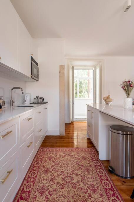 Casa Flores 4br + Office Space And A/c Apartment Lissabon