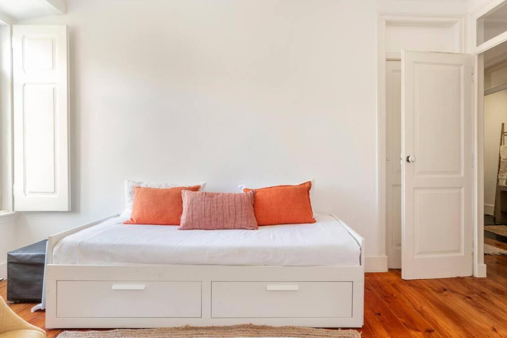 Apartment Casa Flores 4br + Office Space And A/c Lissabon