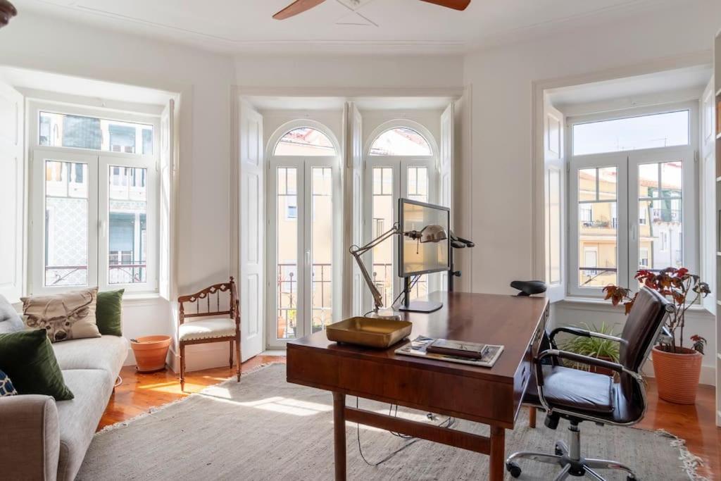 Appartement Casa Flores 4br + Office Space And A/c Lissabon