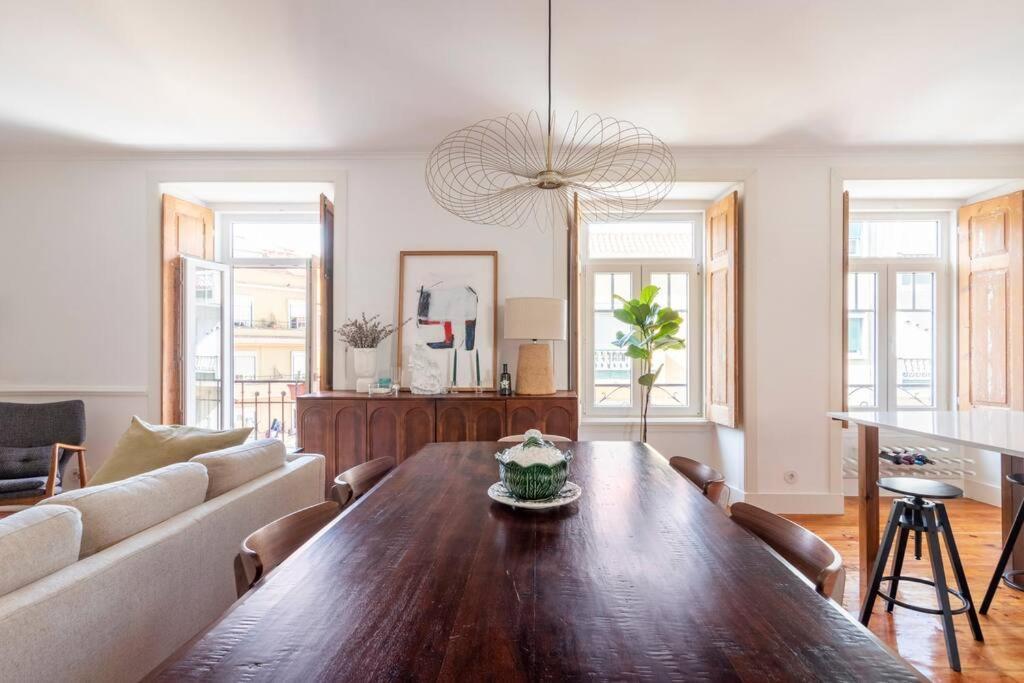 Casa Flores 4br + Office Space And A/c Lissabon