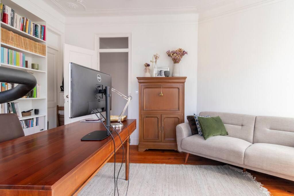 Apartment Casa Flores 4br + Office Space And A/c Lissabon